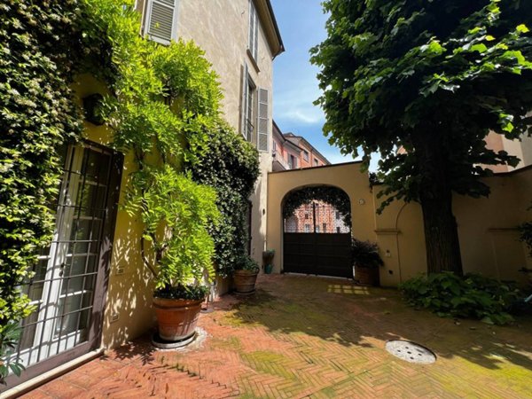 intera palazzina in vendita a Piacenza in zona Centro Storico