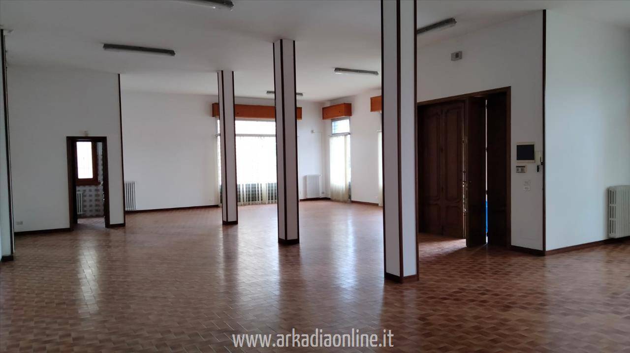 intera palazzina in vendita a Piacenza in zona La Verza