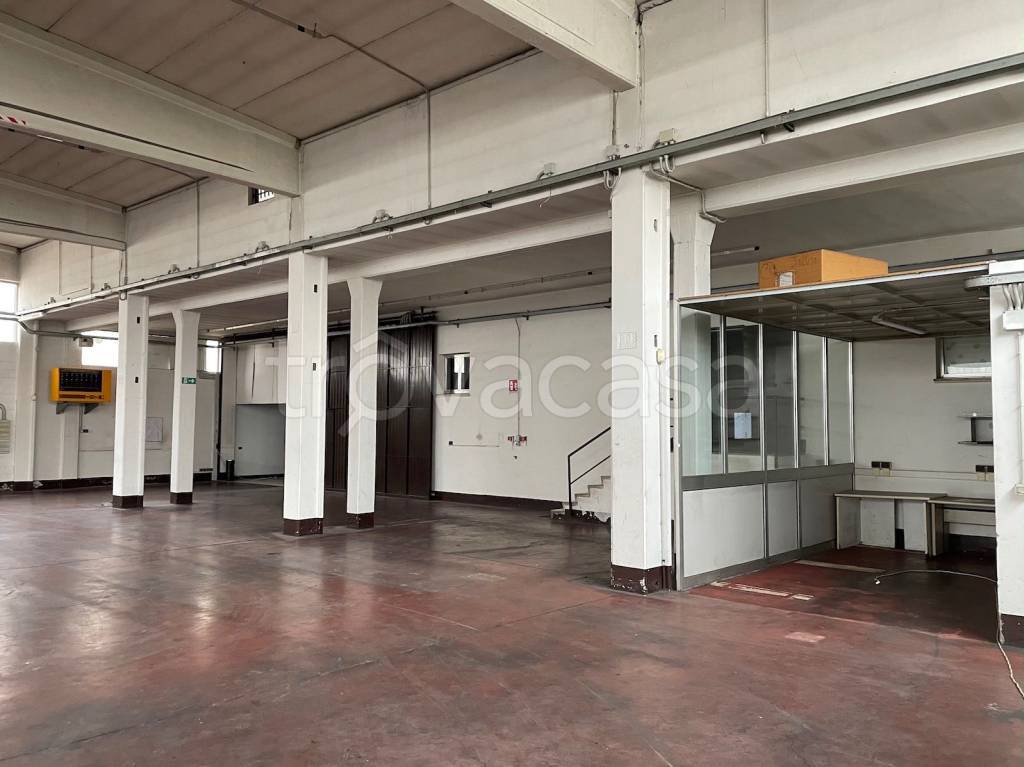 locale commerciale in vendita a Piacenza