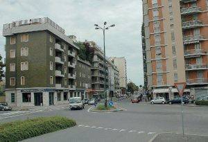 negozio in vendita a Piacenza in zona Infrangibile