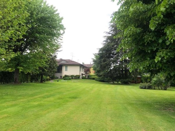 casa indipendente in vendita a Piacenza in zona Pittolo