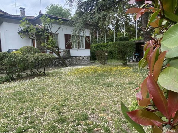 casa indipendente in vendita a Piacenza in zona Belvedere / Quartiere Duemila