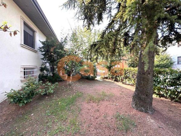 casa indipendente in vendita a Piacenza in zona Pittolo