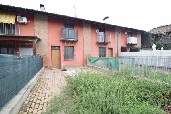 casa indipendente in vendita a Piacenza in zona Montale