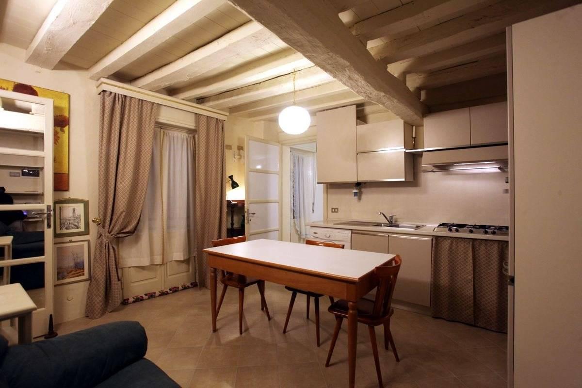 appartamento in vendita a Piacenza in zona Centro Storico