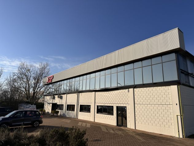 locale commerciale in vendita a Piacenza