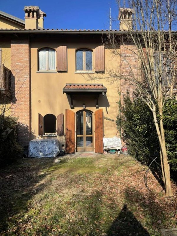 casa indipendente in vendita a Piacenza in zona Vallera