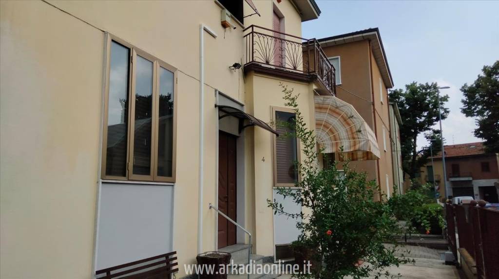 casa indipendente in vendita a Piacenza