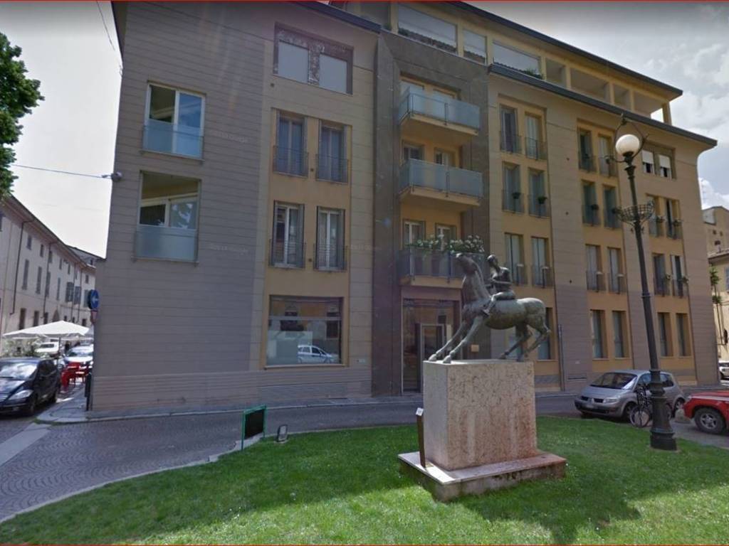 negozio in vendita a Piacenza in zona Centro Storico