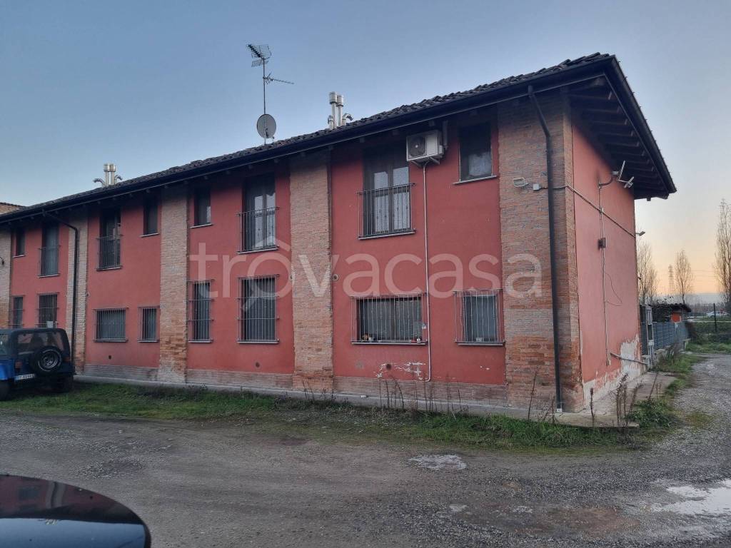 casa indipendente in vendita a Piacenza in zona Montale