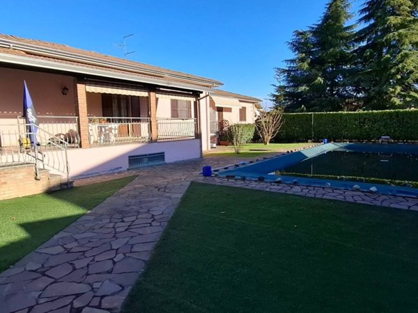 casa indipendente in vendita a Piacenza in zona Borgotrebbia