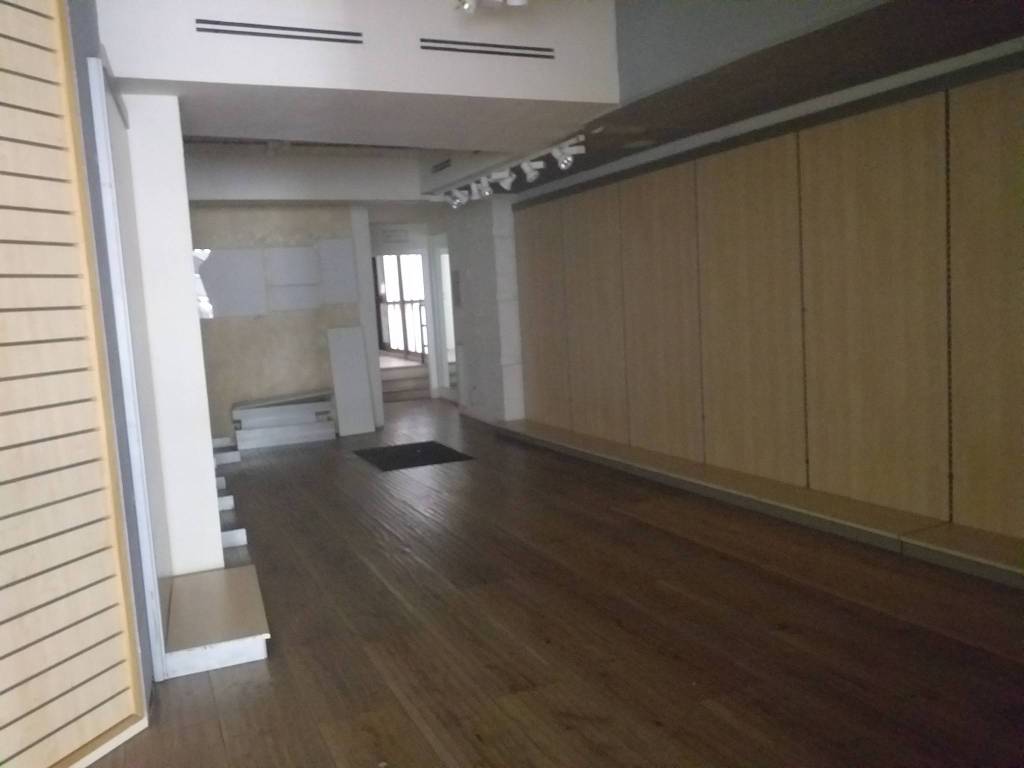 negozio in vendita a Piacenza in zona Centro Storico