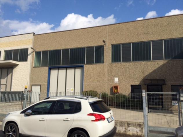locale commerciale in vendita a Piacenza