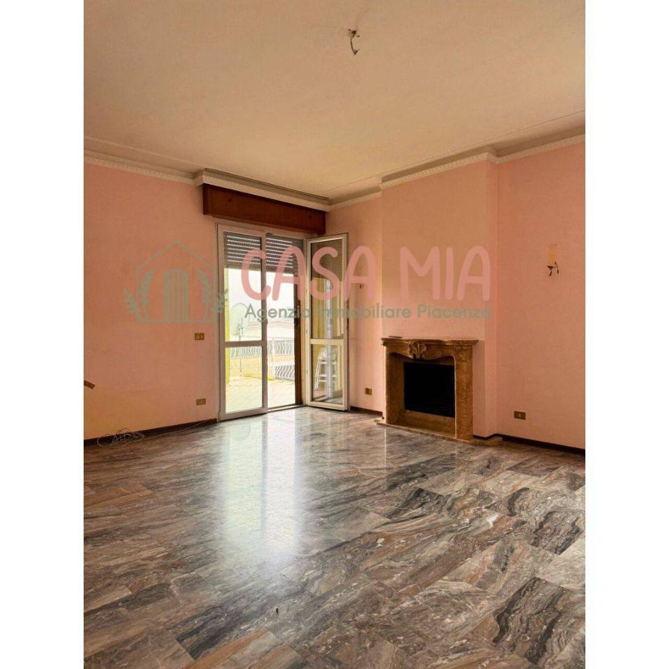 appartamento in vendita a Piacenza in zona Infrangibile