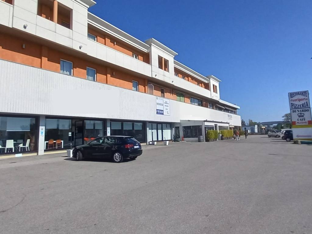 negozio in vendita a Piacenza in zona Pittolo