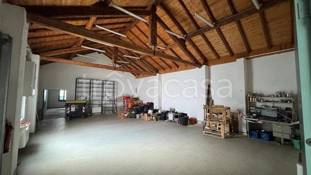 locale commerciale in vendita a Piacenza