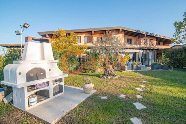 casa indipendente in vendita a Piacenza in zona La Verza