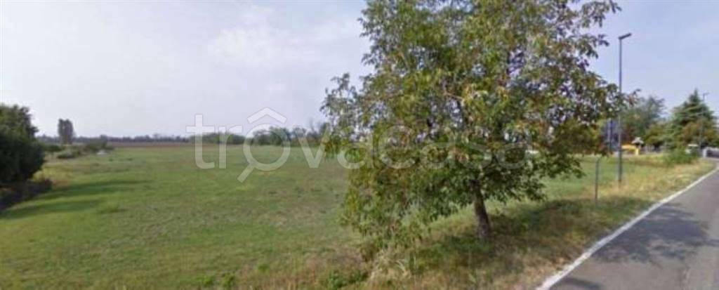 terreno edificabile in vendita a Piacenza in zona Pittolo