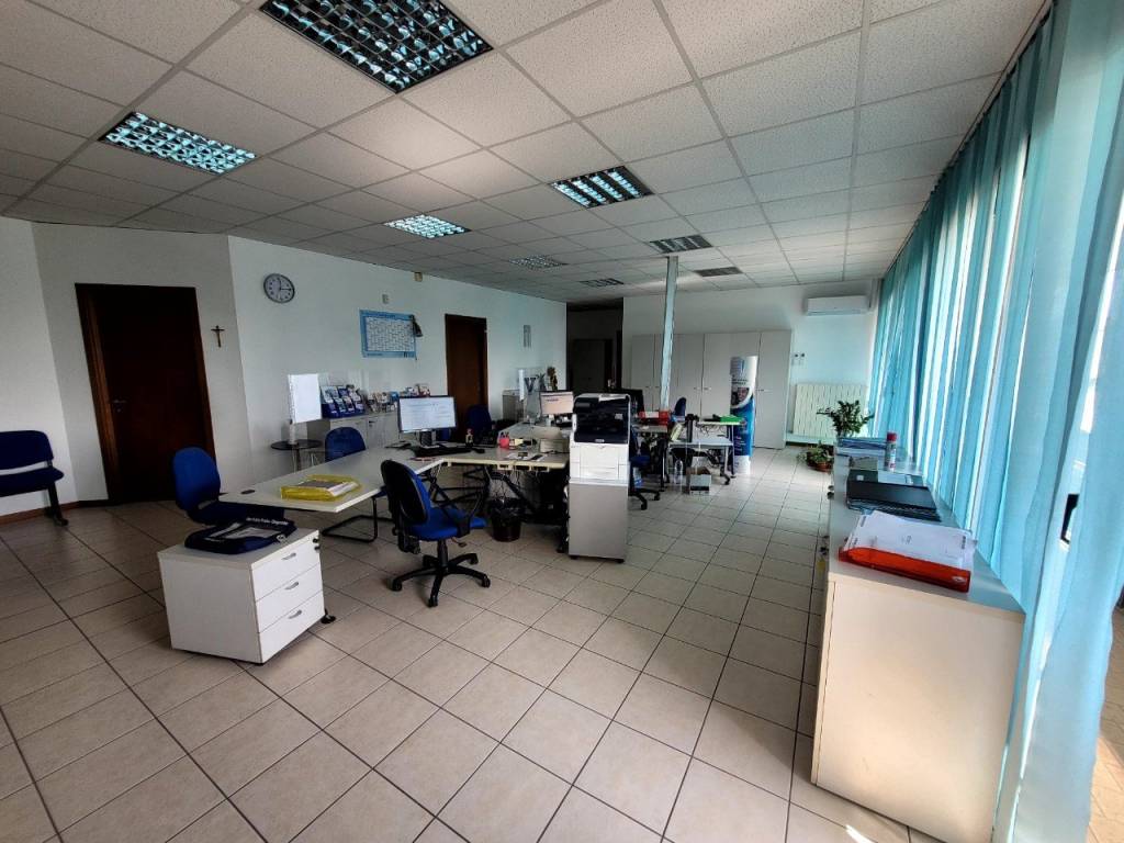 ufficio in vendita a Piacenza in zona Barriera Milano