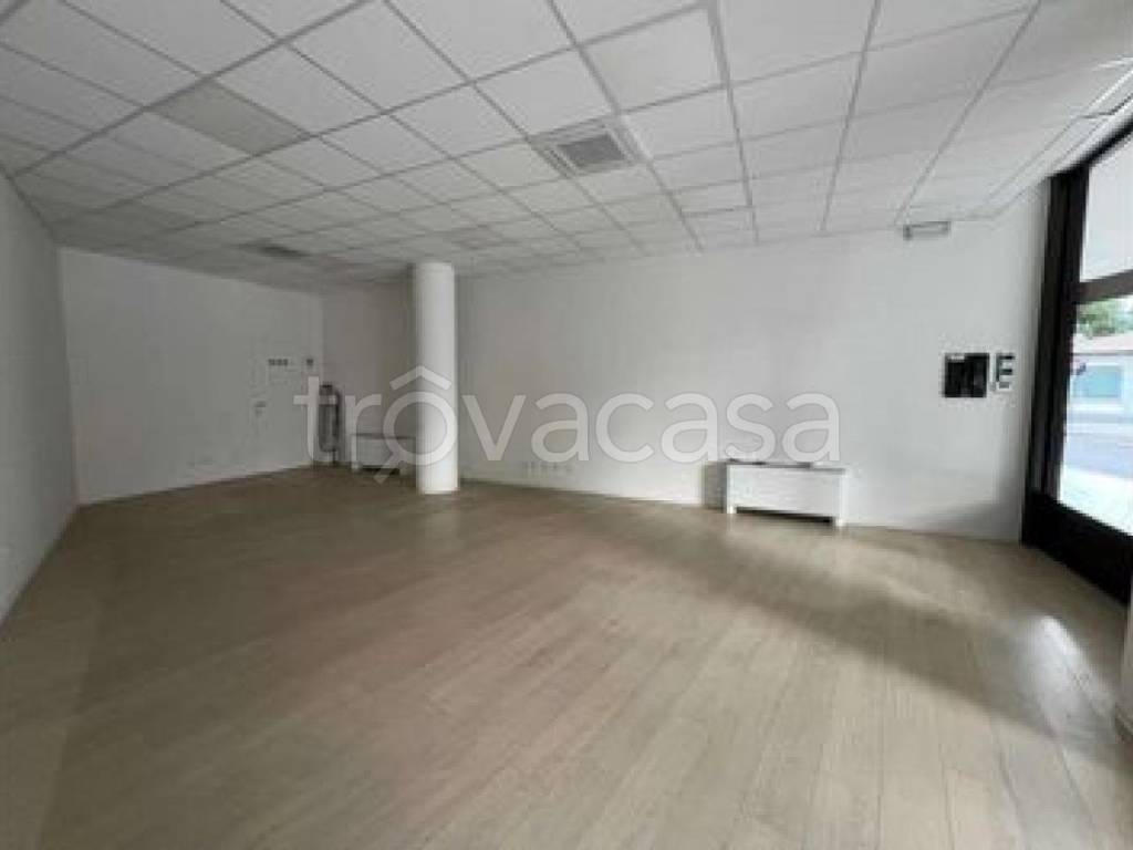 negozio in vendita a Piacenza in zona Barriera Milano