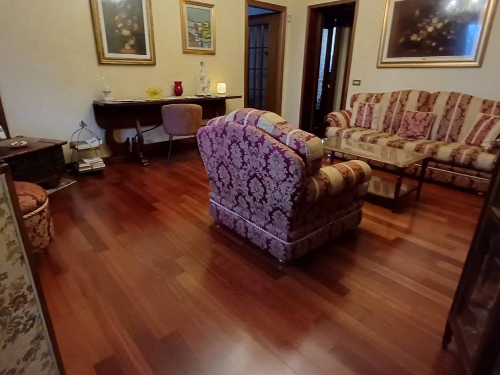 casa indipendente in vendita a Piacenza in zona Vallera