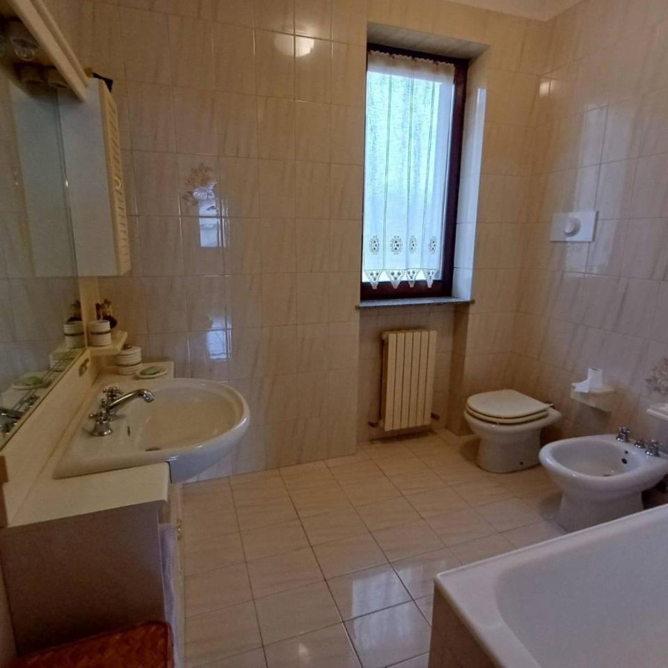 casa indipendente in vendita a Piacenza in zona Vallera