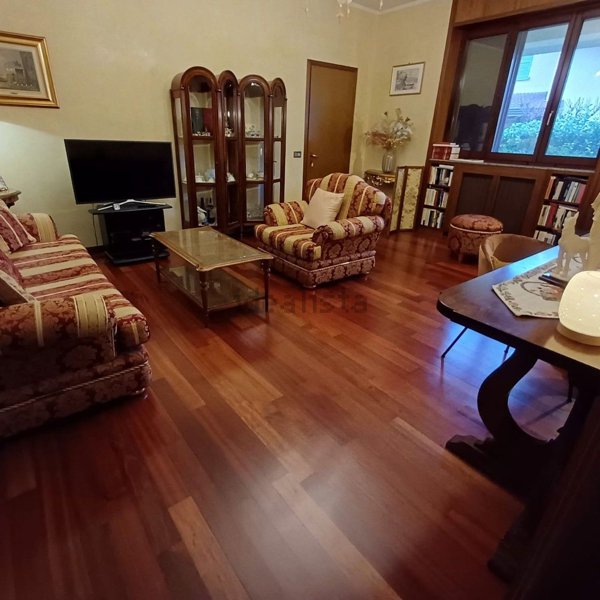 casa indipendente in vendita a Piacenza in zona Vallera