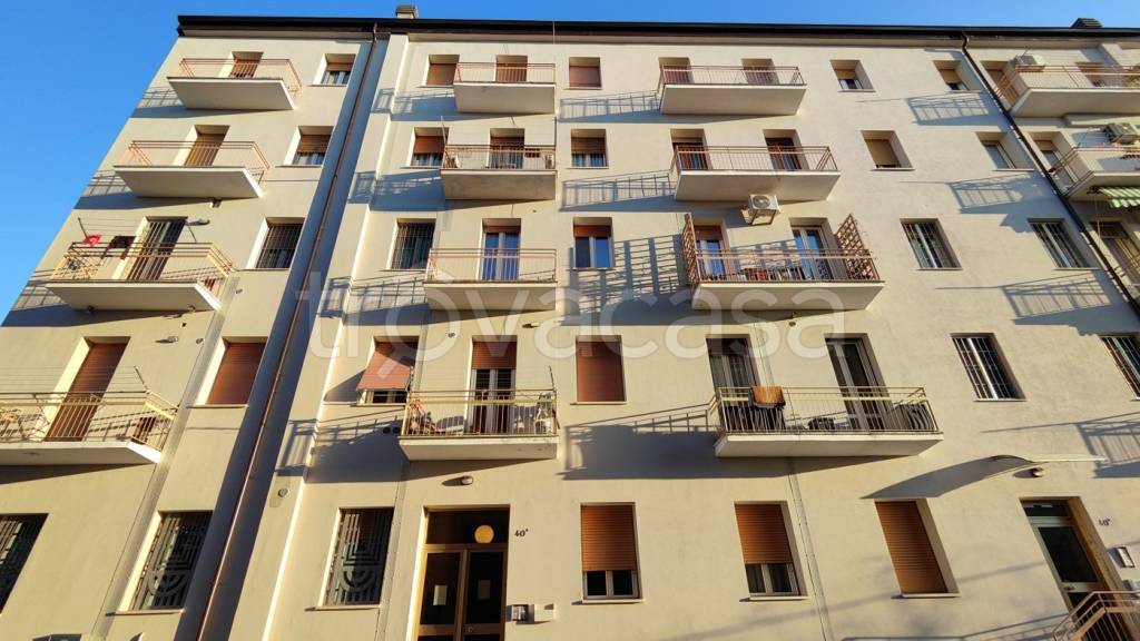 appartamento in vendita a Piacenza in zona Infrangibile