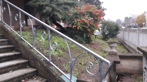 casa indipendente in vendita a Piacenza in zona Pittolo