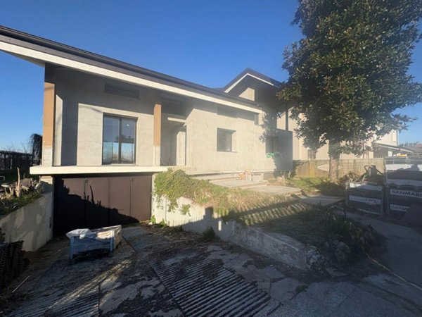 casa indipendente in vendita a Piacenza in zona Pittolo