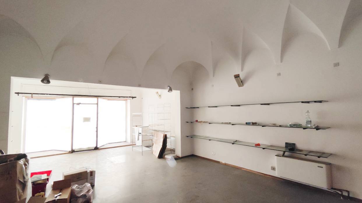 negozio in vendita a Piacenza in zona Centro Storico
