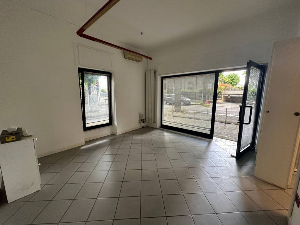 ufficio in vendita a Piacenza in zona Belvedere / Quartiere Duemila