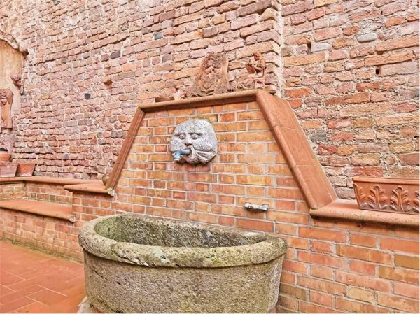 casa indipendente in vendita a Piacenza in zona Centro Storico