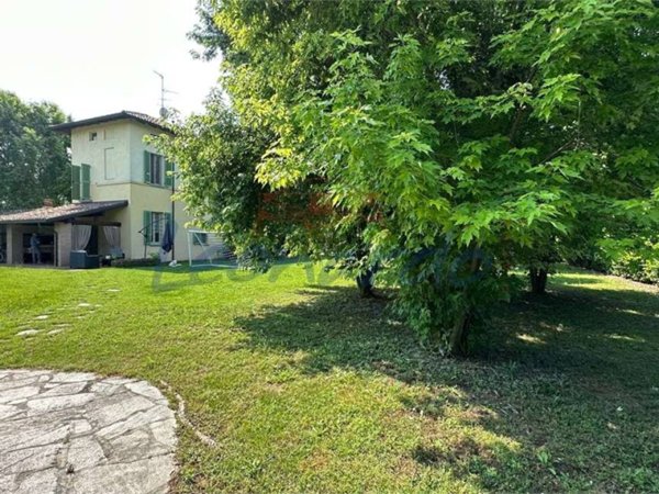 casa indipendente in vendita a Piacenza in zona Vallera