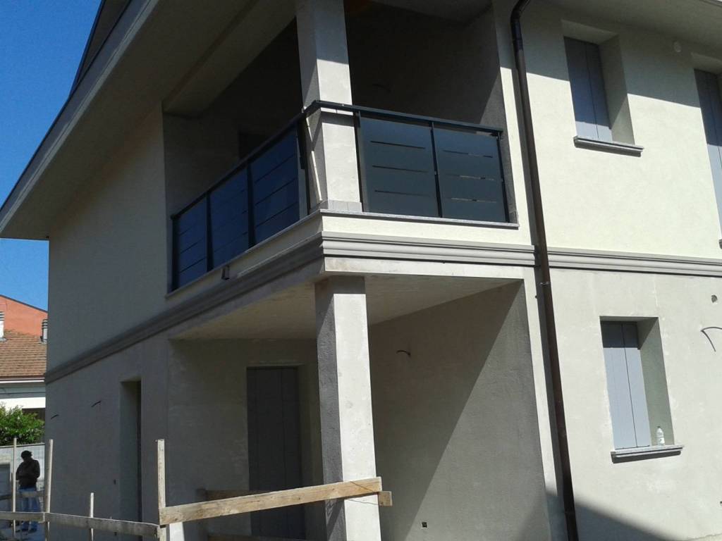 casa indipendente in vendita a Piacenza in zona Belvedere / Quartiere Duemila