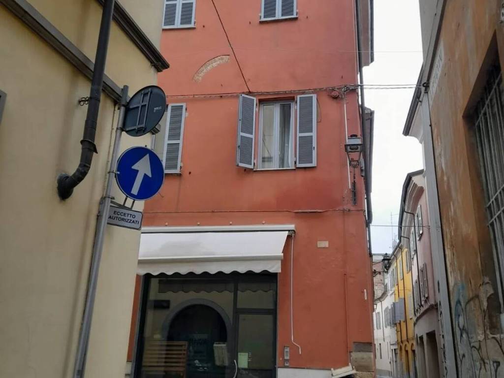 casa indipendente in vendita a Piacenza