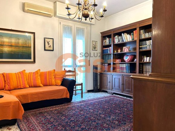 casa indipendente in vendita a Piacenza in zona Infrangibile