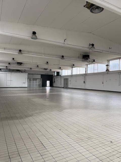 locale commerciale in vendita a Piacenza in zona Borgotrebbia