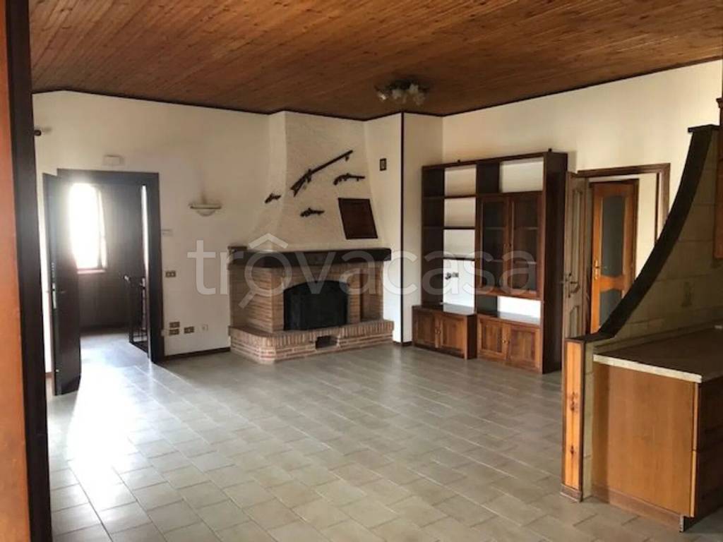 casa indipendente in vendita a Piacenza in zona Vallera