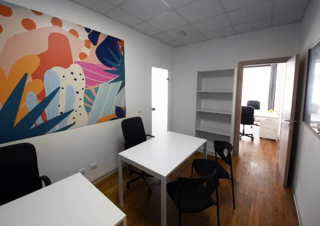 ufficio in vendita a Piacenza in zona Barriera Genova