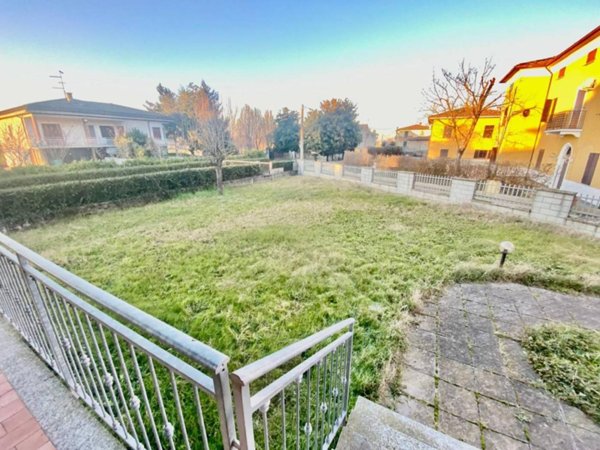 casa indipendente in vendita a Piacenza in zona I Vaccari