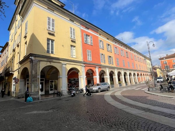 negozio in vendita a Piacenza in zona Centro Storico