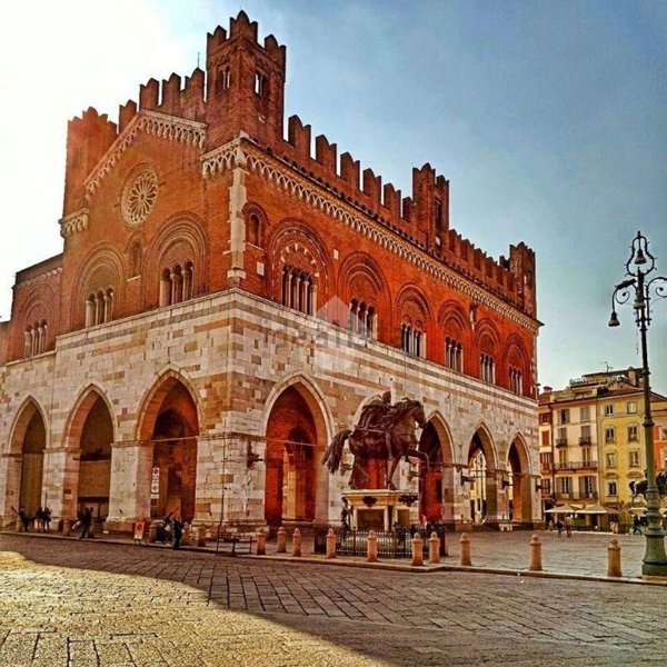 negozio in vendita a Piacenza