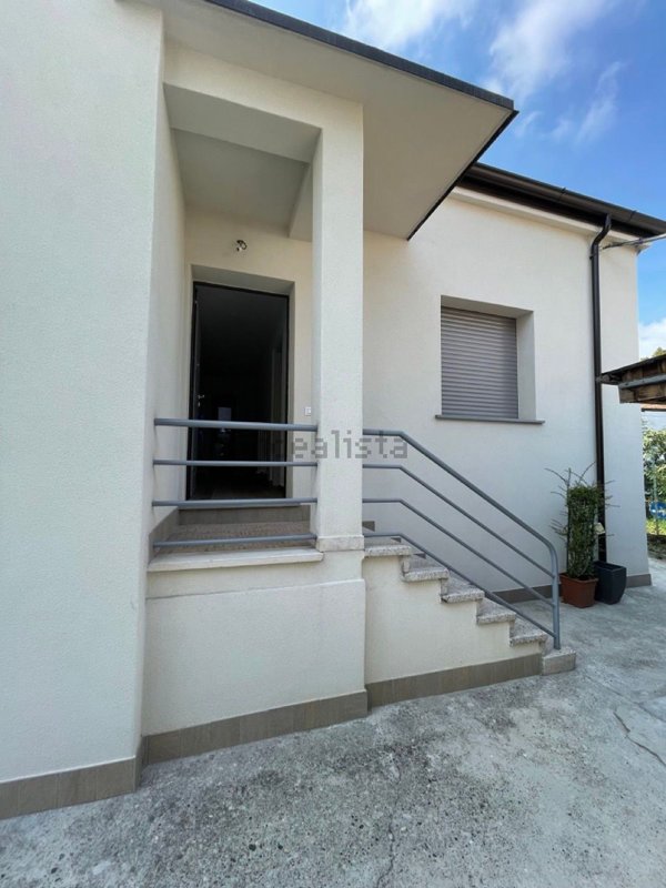 casa indipendente in vendita a Piacenza in zona Stadio