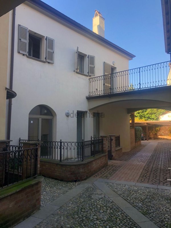 casa indipendente in vendita a Piacenza in zona Centro Storico