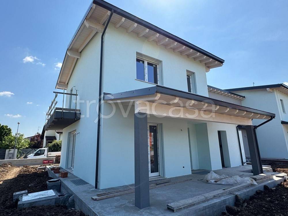 casa indipendente in vendita a Piacenza in zona Besurica