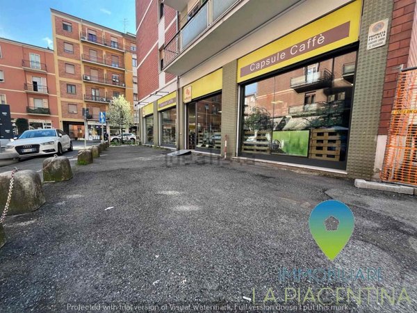 negozio in vendita a Piacenza in zona Barriera Genova