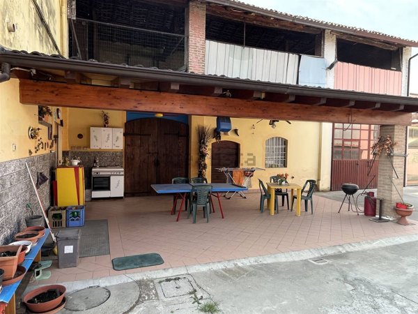 casa indipendente in vendita a Piacenza in zona Roncaglia / Fossadello