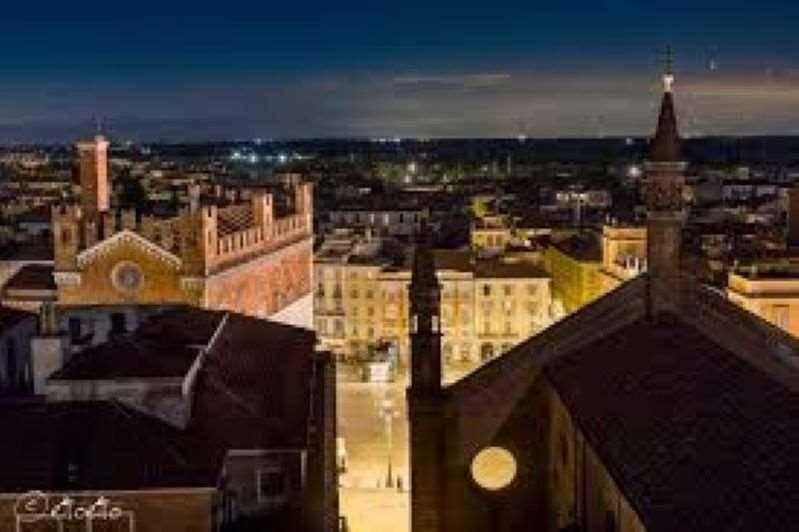 casa indipendente in vendita a Piacenza in zona Centro Storico