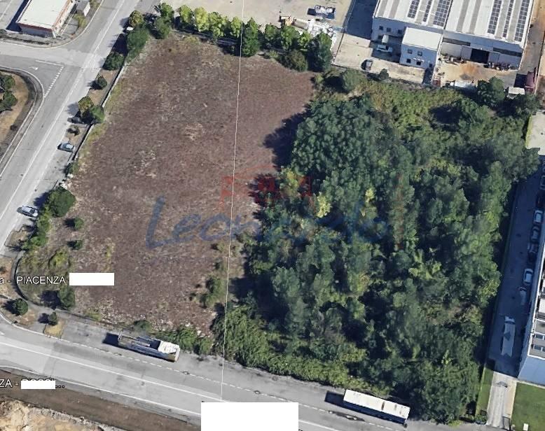 terreno edificabile in vendita a Piacenza in zona Le Mose